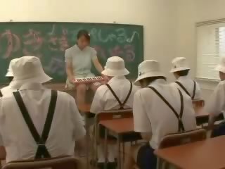 Japońskie klasa zabawa mov