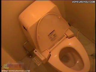 Verborgen cameras in de meesteres toilet kamer