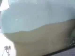 Japansk bil washing med henne pupper klipp