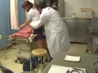 Japonesa jovem grávida fodido em gynecology exposição