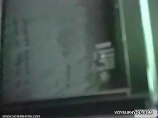 Spionering kamera filming par bil skitten video