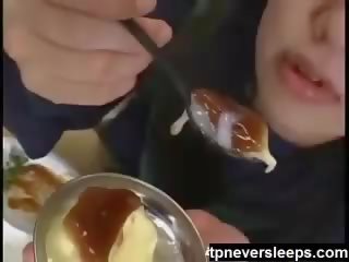 Japonais adolescent sperme dessert