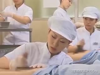जपानीस नर्स काम कर रहे हेरी मेंबर