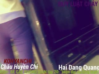 Nastolatka młody kobieta pham vu linh ngoc nieśmiałe sikanie hai dang quang szkoła chau huyen chi strumpet